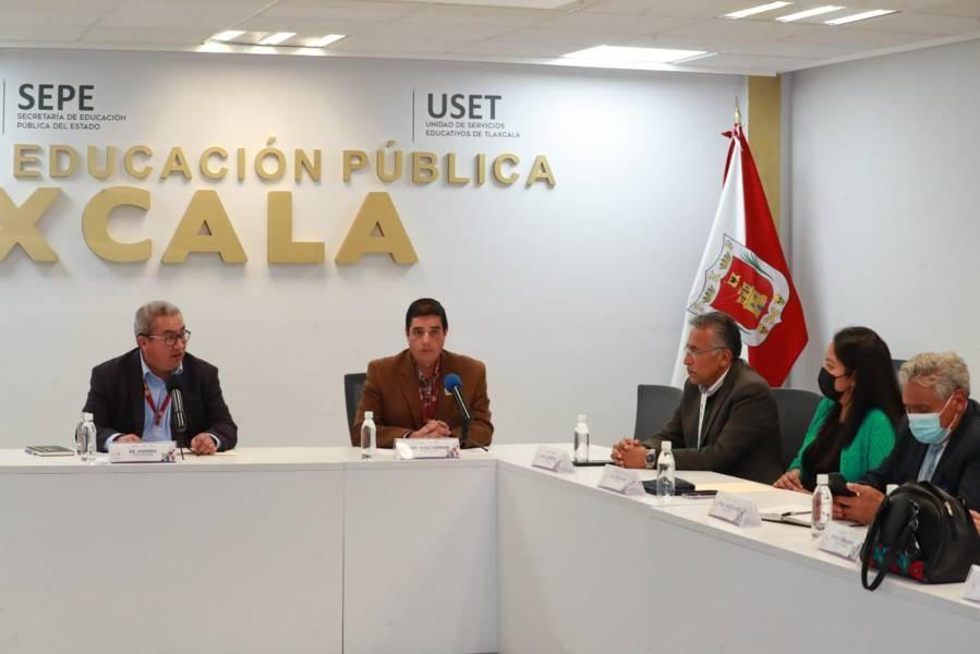 Rinde protesta Blas Mora como jefe de Departamento de secundarias generales de la SEP