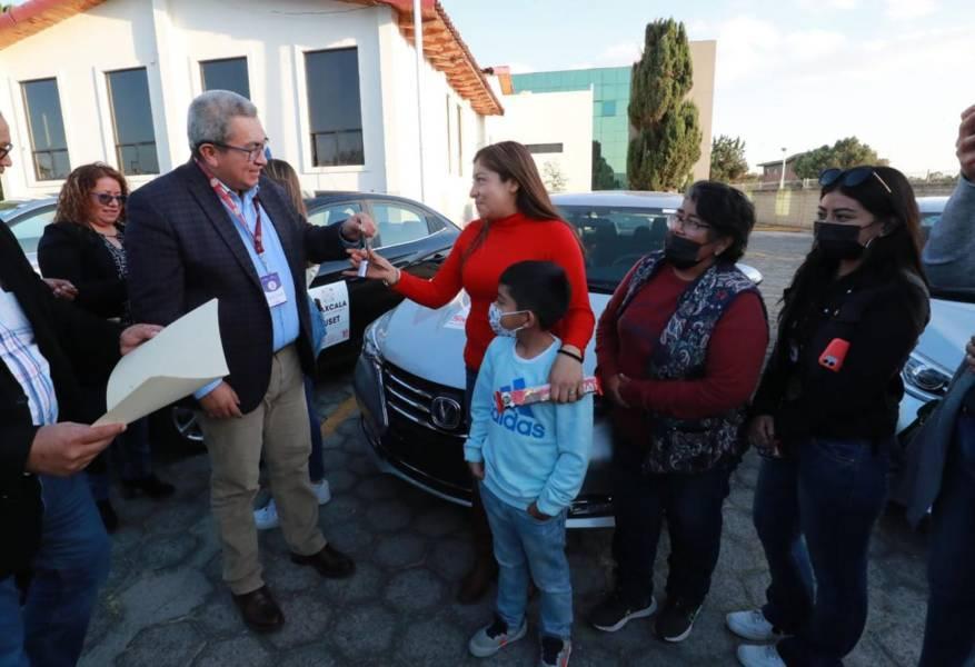 Entregó Gobierno del Estado 30 vehículos a trabajadores de la educación de las Secciones 31 y 55 del SNTE