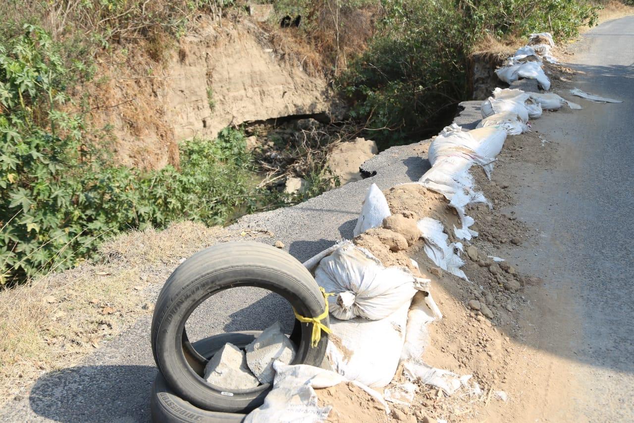 Sin atención desgajamiento en calle "La Laguna" en  Acuitlapilco 