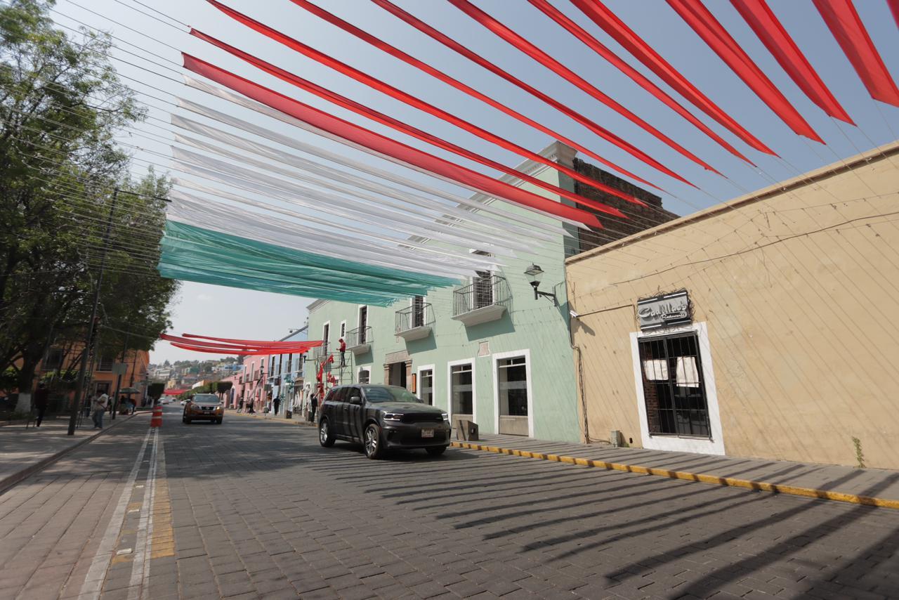 Tlaxcala tricolor en las calles de la capital por el Día de la Bandera