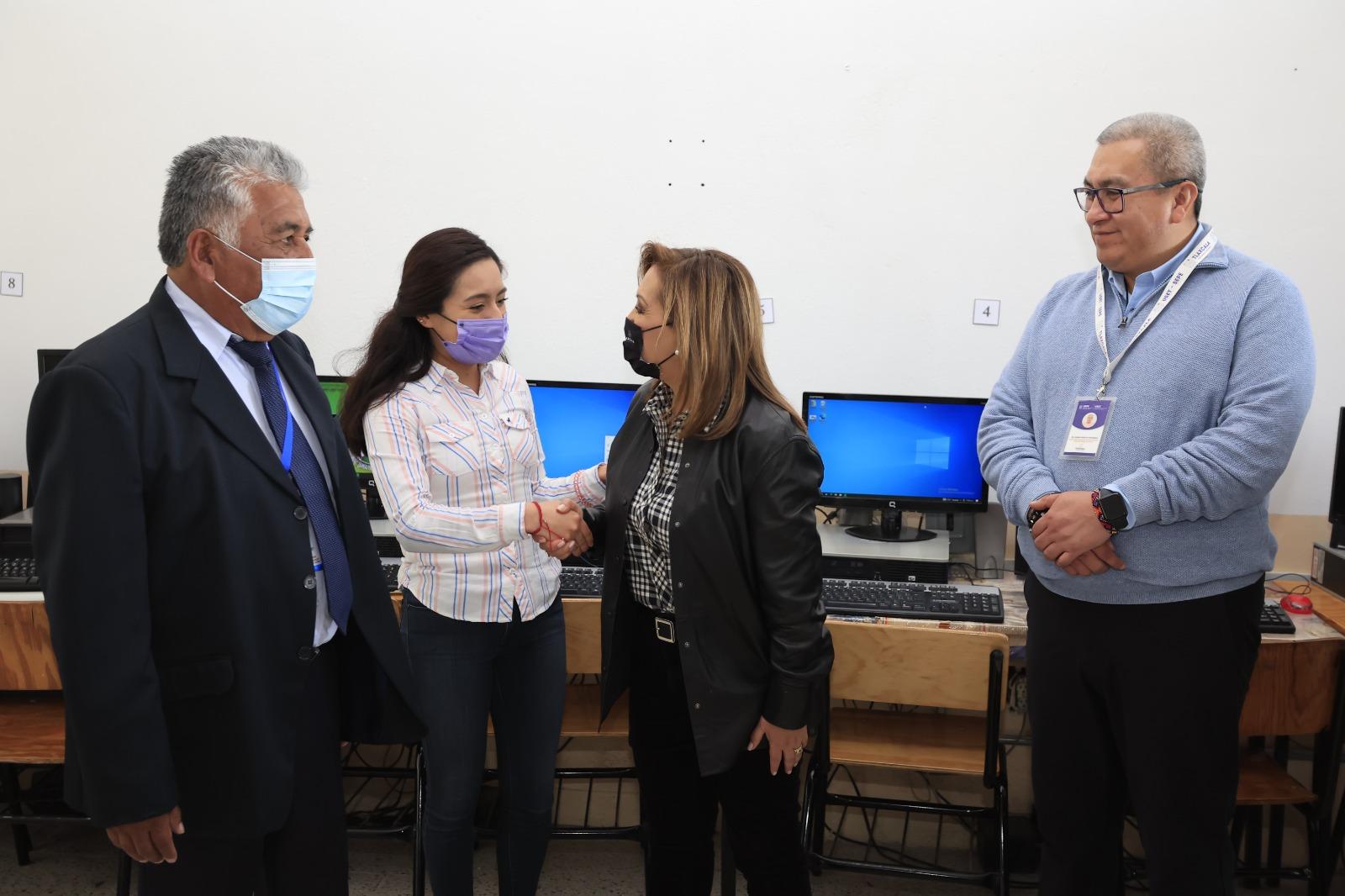 Alumnos de telesecundaria en Nopalucan reciben aula didáctica y equipamiento 