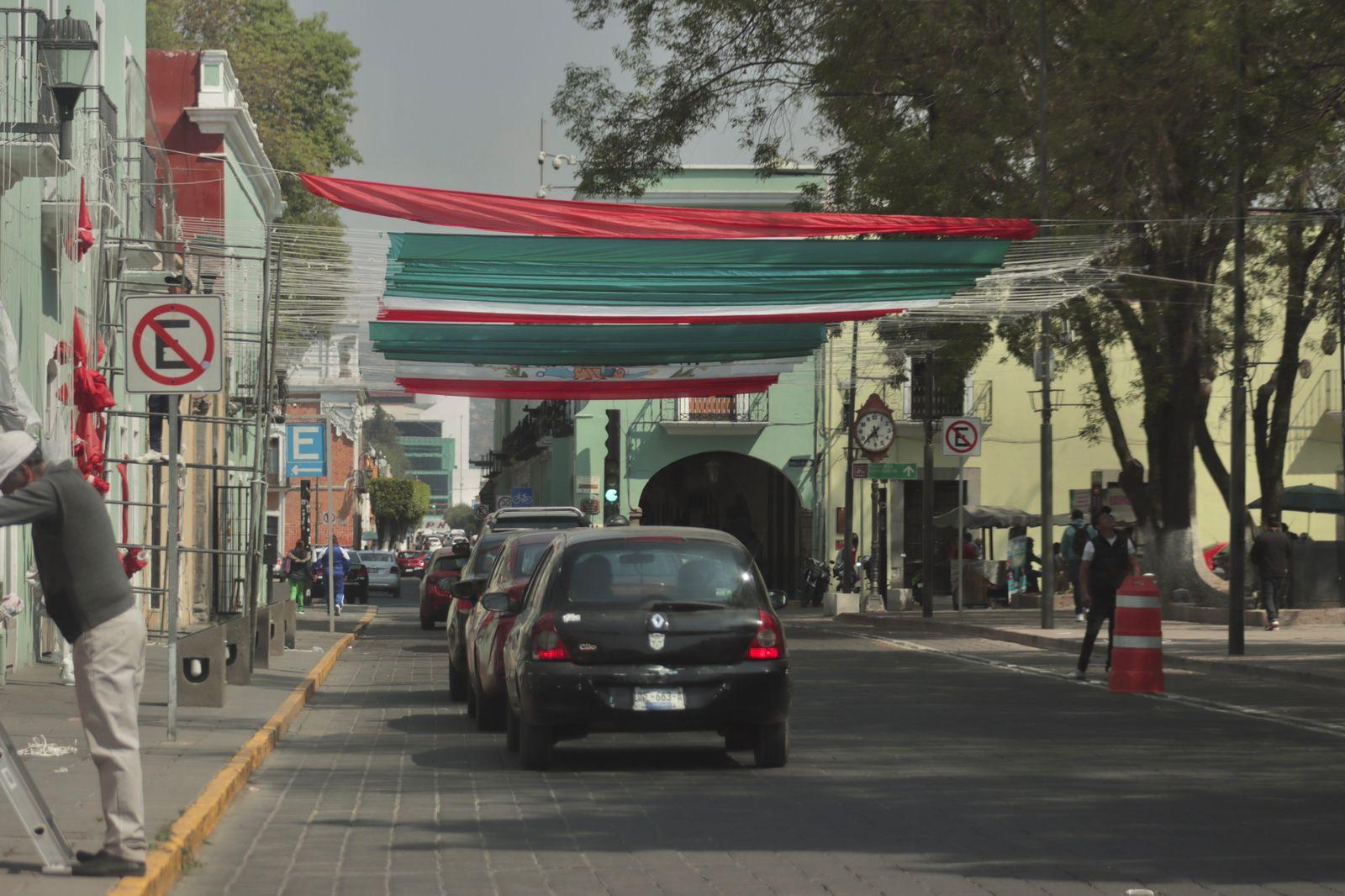 Tlaxcala tricolor en las calles de la capital por el Día de la Bandera