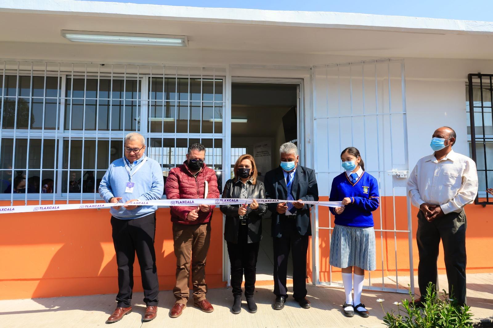 Alumnos de telesecundaria en Nopalucan reciben aula didáctica y equipamiento 