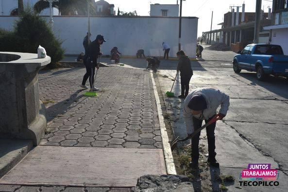 Ayuntamiento de Tecopilco realiza jornada de mantenimiento en el primer cuadro