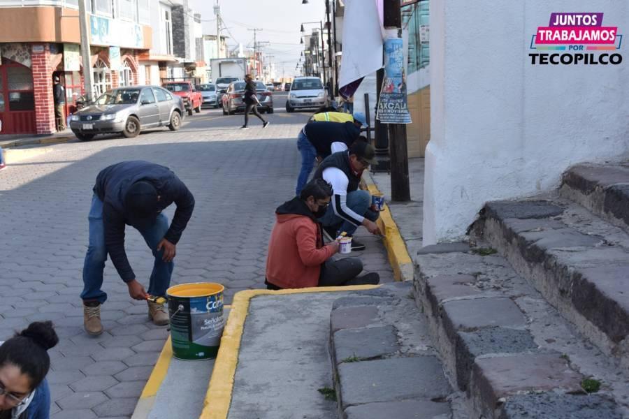 Ayuntamiento de Tecopilco realiza jornada de mantenimiento en el primer cuadro