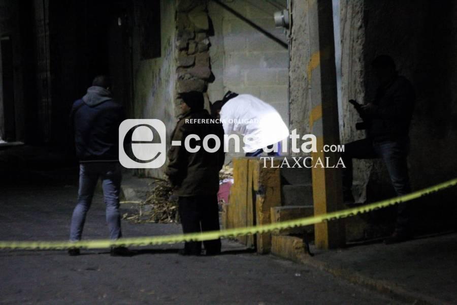 Hombre paseaba cuerpo sin vida de una mujer a bordo de una carretilla en Tenancingo