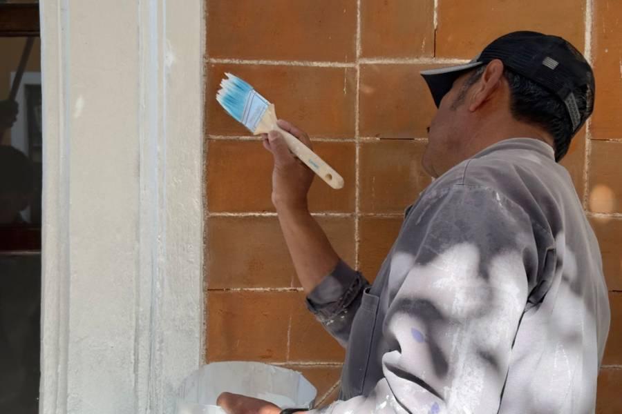 Realizan labores de mantenimiento en el exterior del Palacio de Gobierno 