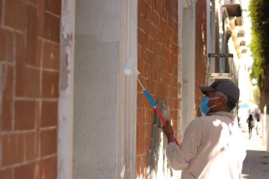 Realizan labores de mantenimiento en el exterior del Palacio de Gobierno 