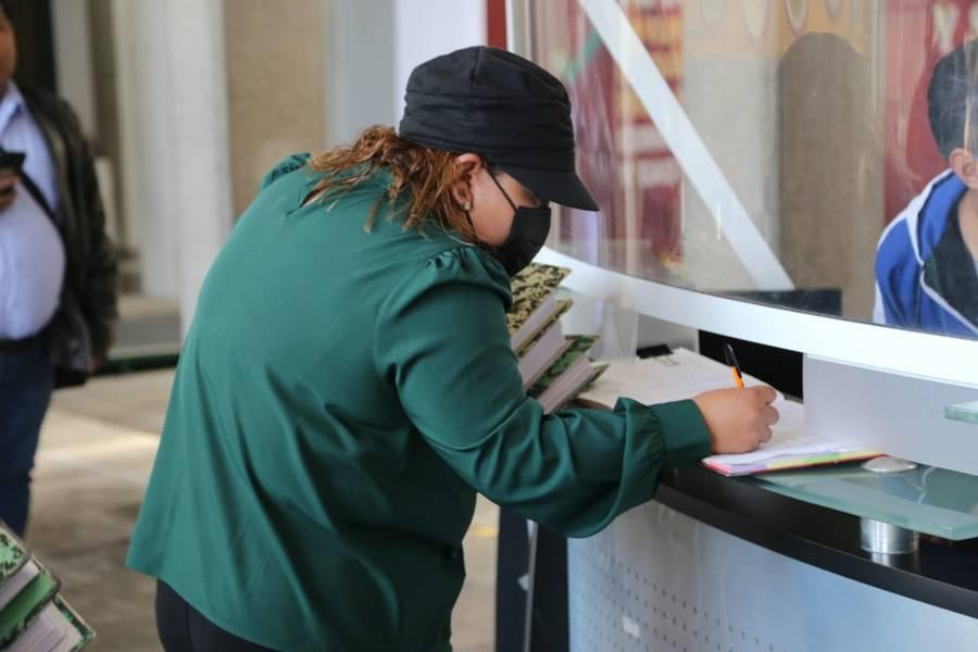 Entregan habitantes firmas para iniciar juicio de revocación de mandato en Chiautempan 