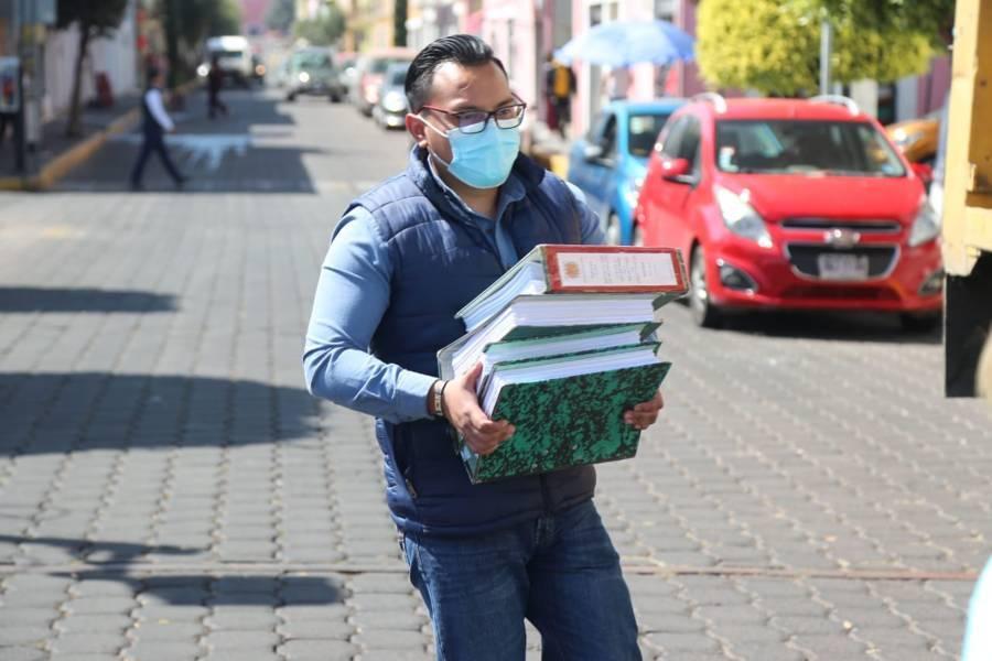 Entregan habitantes firmas para iniciar juicio de revocación de mandato en Chiautempan 