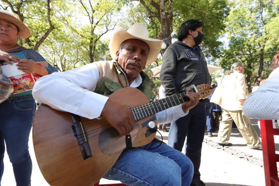Asisten tlaxcaltecas al tradicional desfile de Carnaval 