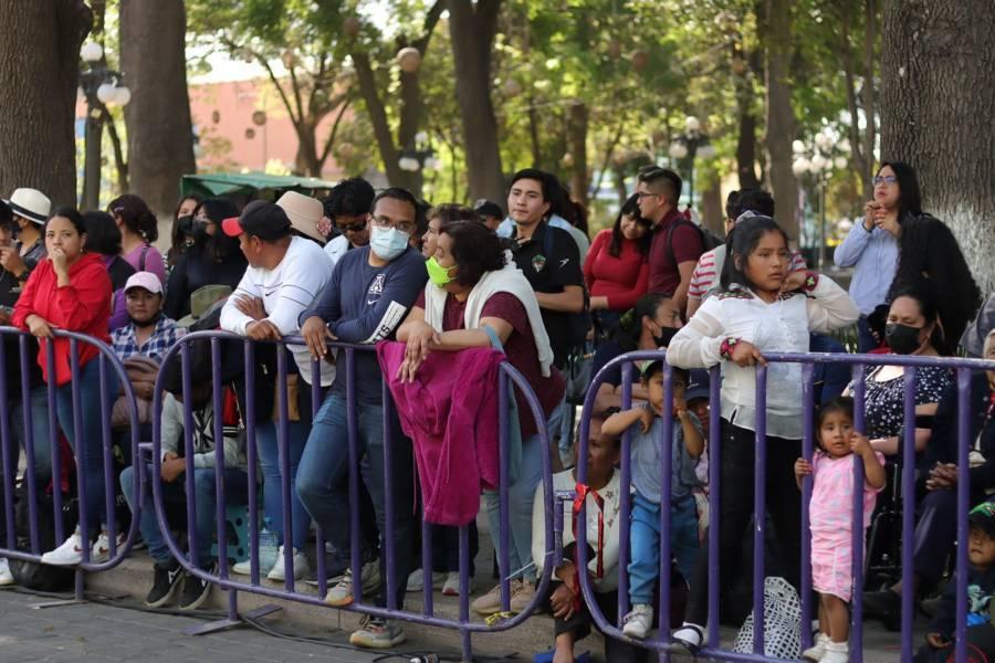 Asisten tlaxcaltecas al tradicional desfile de Carnaval 