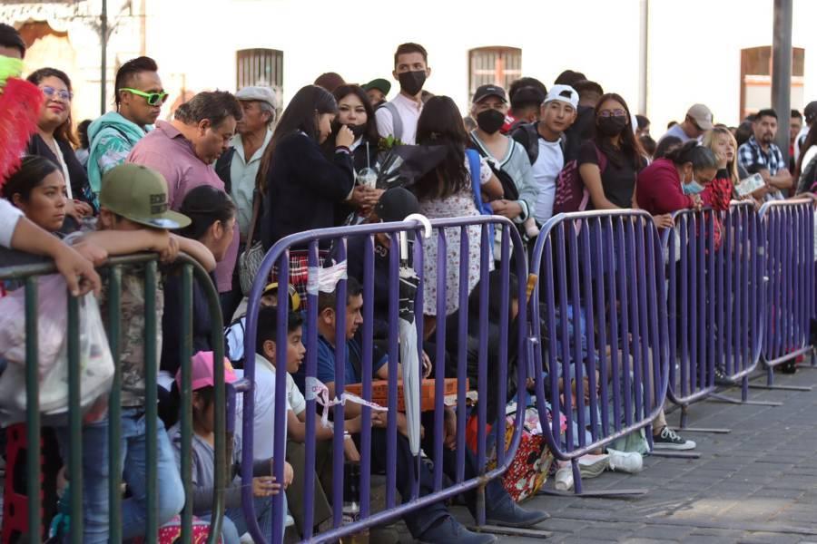 Asisten tlaxcaltecas al tradicional desfile de Carnaval 