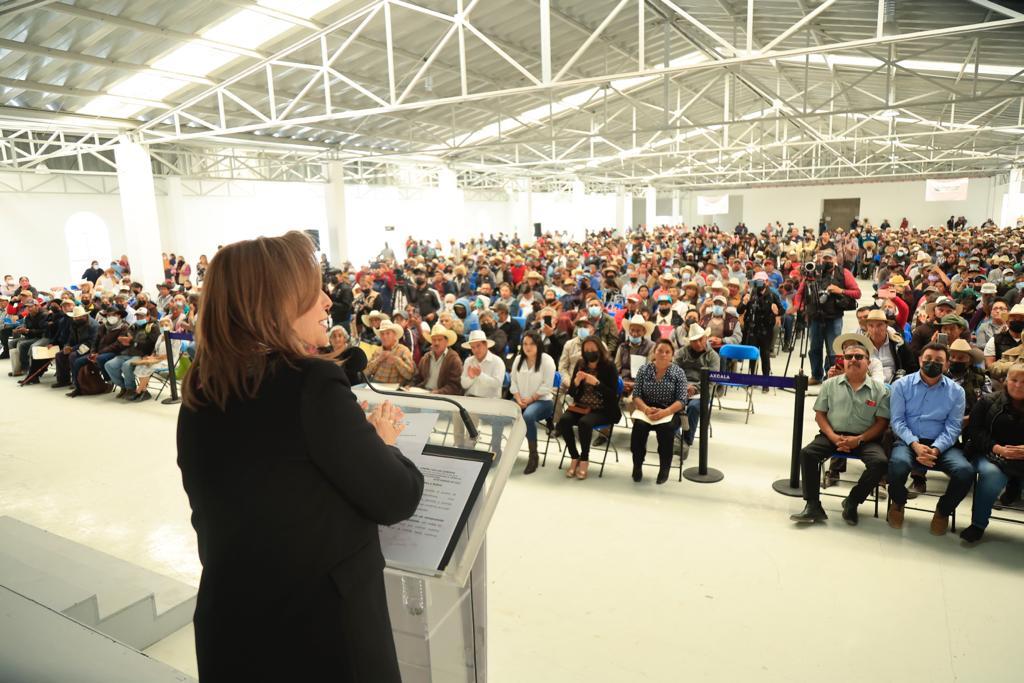 Encabezó Gobernadora entrega de tarjetas del banco de bienestar a campesinos de Hueyotlipan