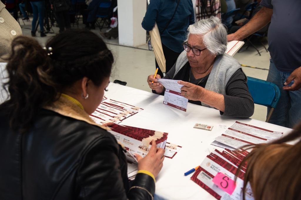 Encabezó Gobernadora entrega de tarjetas del banco de bienestar a campesinos de Hueyotlipan