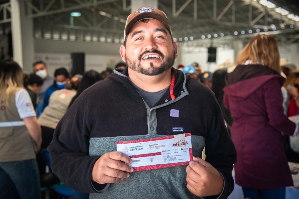 Encabezó Gobernadora entrega de tarjetas del banco de bienestar a campesinos de Hueyotlipan