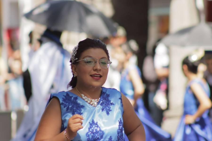 Disfrutan capitalinos carnaval en el centro histórico de la capital 
