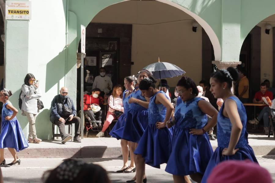 Disfrutan capitalinos carnaval en el centro histórico de la capital 