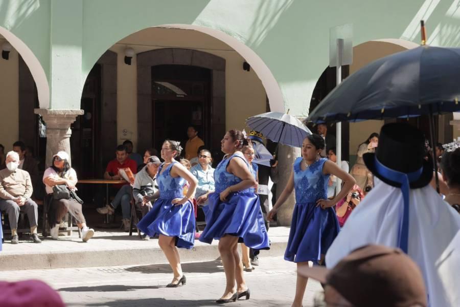 Disfrutan capitalinos carnaval en el centro histórico de la capital 