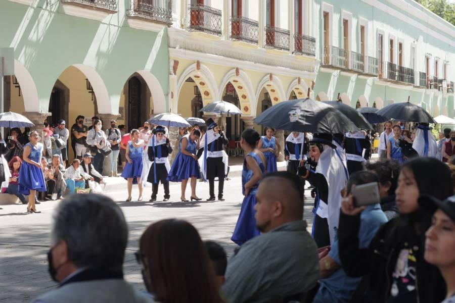 Disfrutan capitalinos carnaval en el centro histórico de la capital 