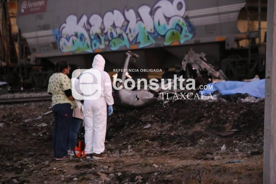 Trailero intenta ganarle el paso al tren y muere en Huamantla 