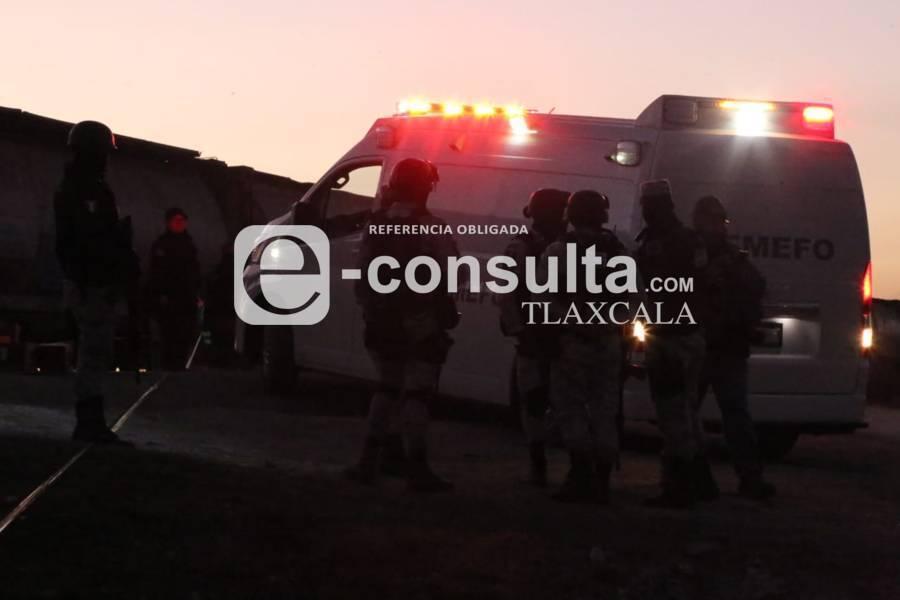 Trailero intenta ganarle el paso al tren y muere en Huamantla 