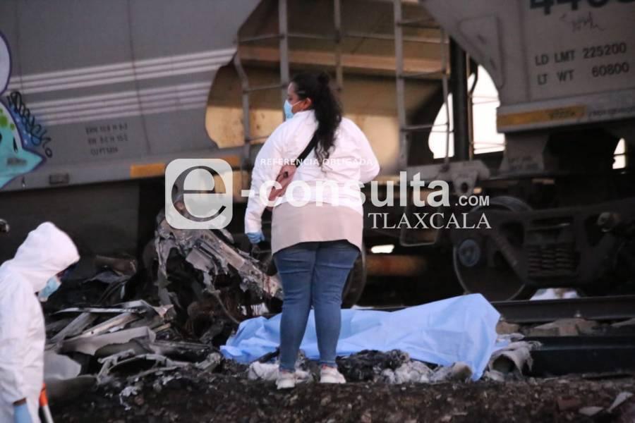 Trailero intenta ganarle el paso al tren y muere en Huamantla 