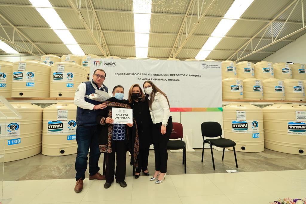 Entregó Gobernadora Lorena Cuéllar 540 tinacos en Emiliano Zapata