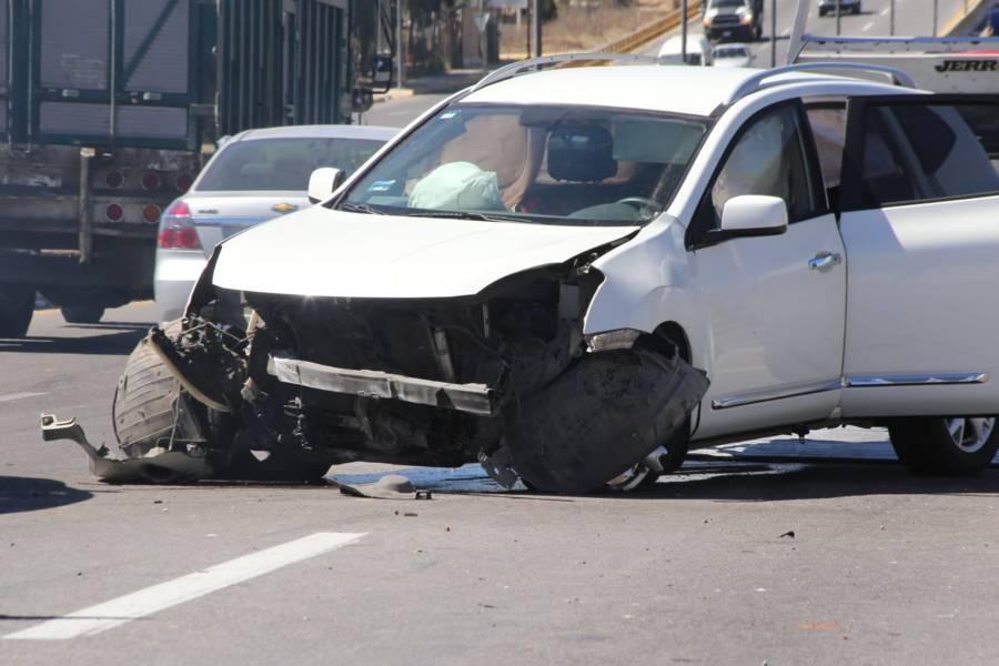 Salva la vida tres personas después de chocar su camioneta en la Atlihuetzia 