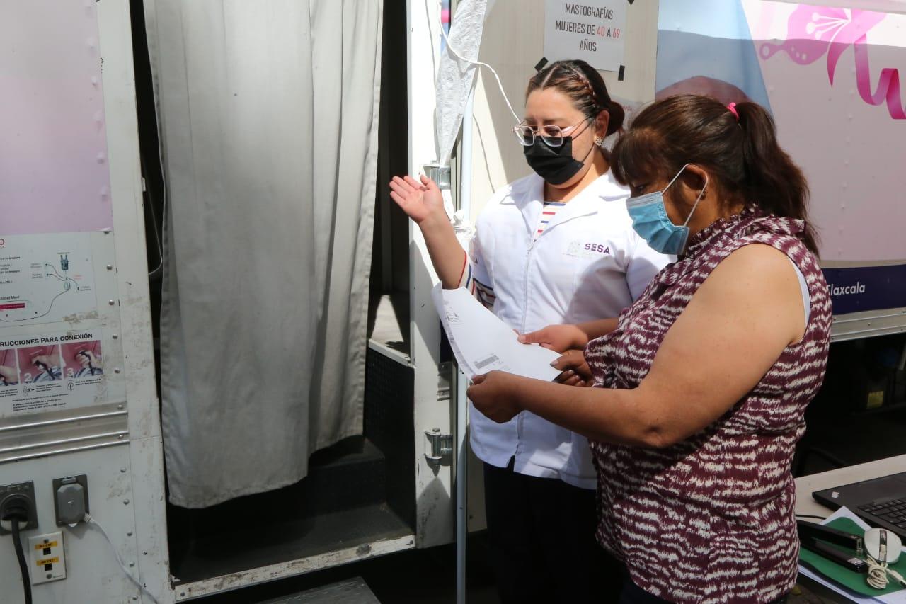 Instalan módulo de detención de cáncer de mama frente a Palacio de Gobierno