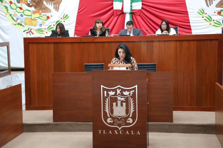 Presentan convocatoria para la presea "50 años por la Educación'