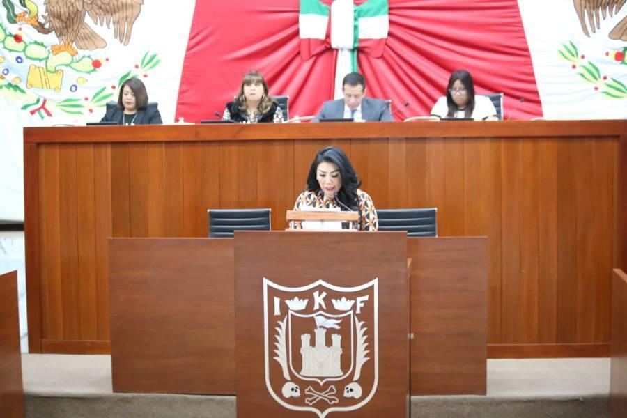 Presentan convocatoria para la presea "50 años por la Educación'