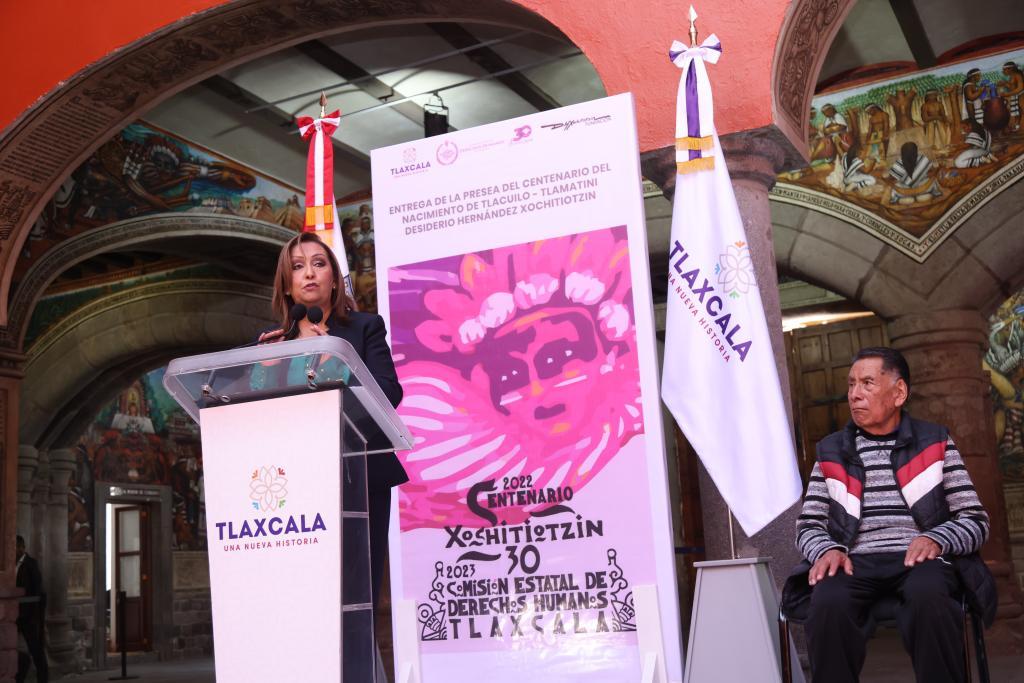 Atestiguó gobernadora entrega de “Presea del Centenario Del Nacimiento de Tlacuilo–Tlamatini”