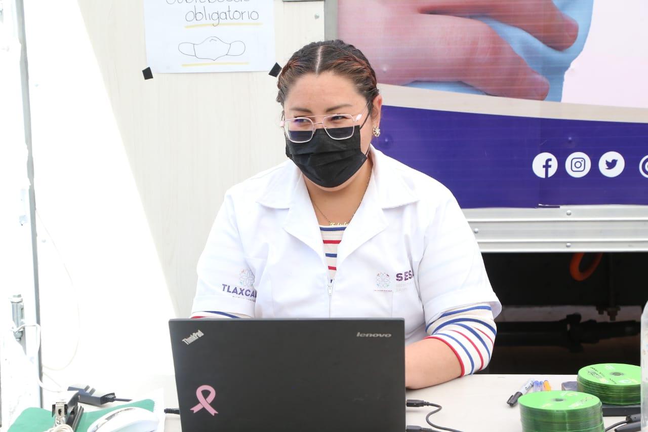 Instalan módulo de detención de cáncer de mama frente a Palacio de Gobierno