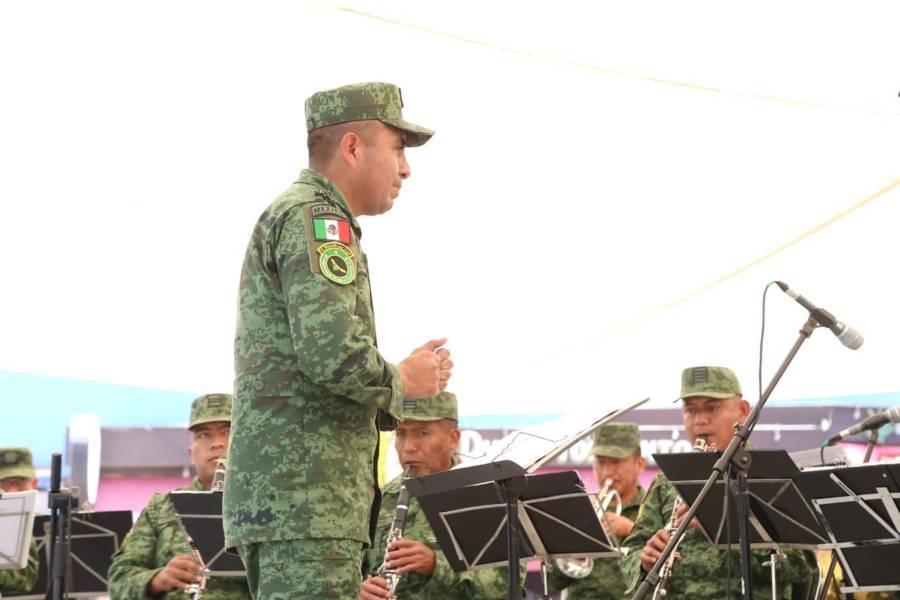 Deleita banda de la Sedena a público tlaxcalteca