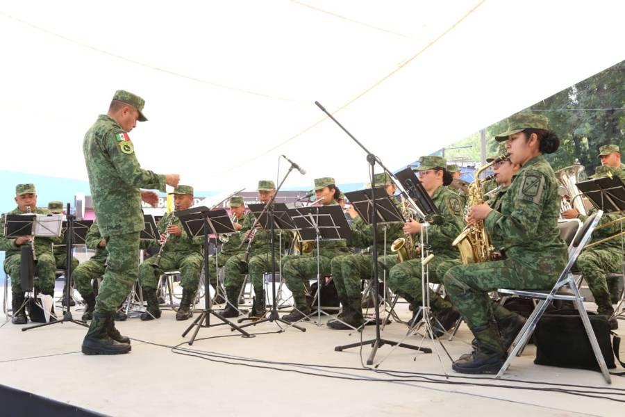 Deleita banda de la Sedena a público tlaxcalteca