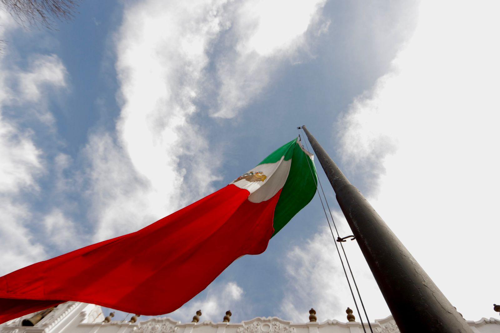 Izan bandera a media asta por el aniversario luctuoso de Francisco I. Madero y Pino Suárez 