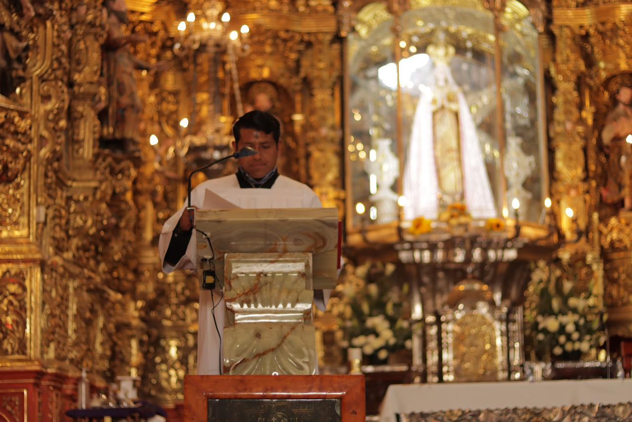Miércoles de ceniza en la basílica de Ocotlán 
