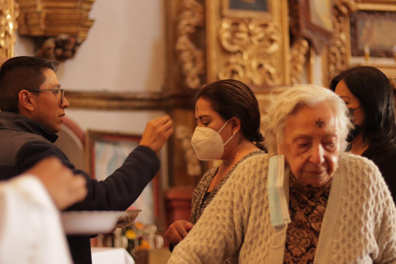 Miércoles de ceniza en la basílica de Ocotlán 