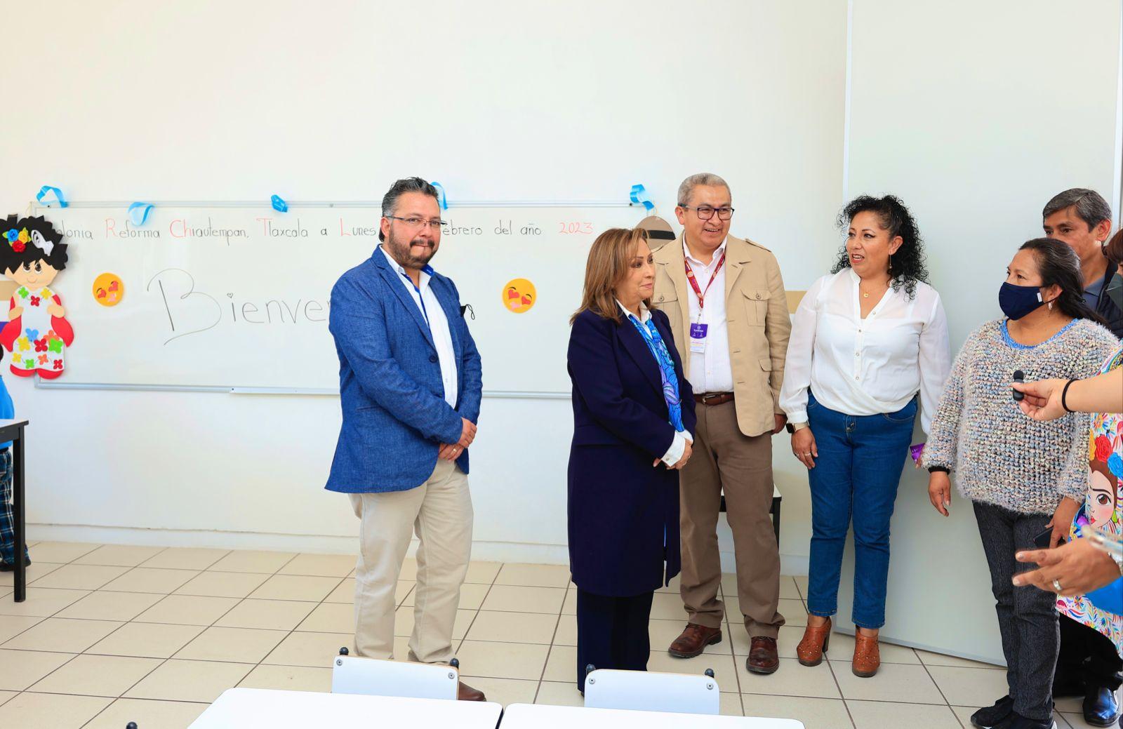 Entregan autoridades usaer y equipamiento en jardín de niños de Chiautempan