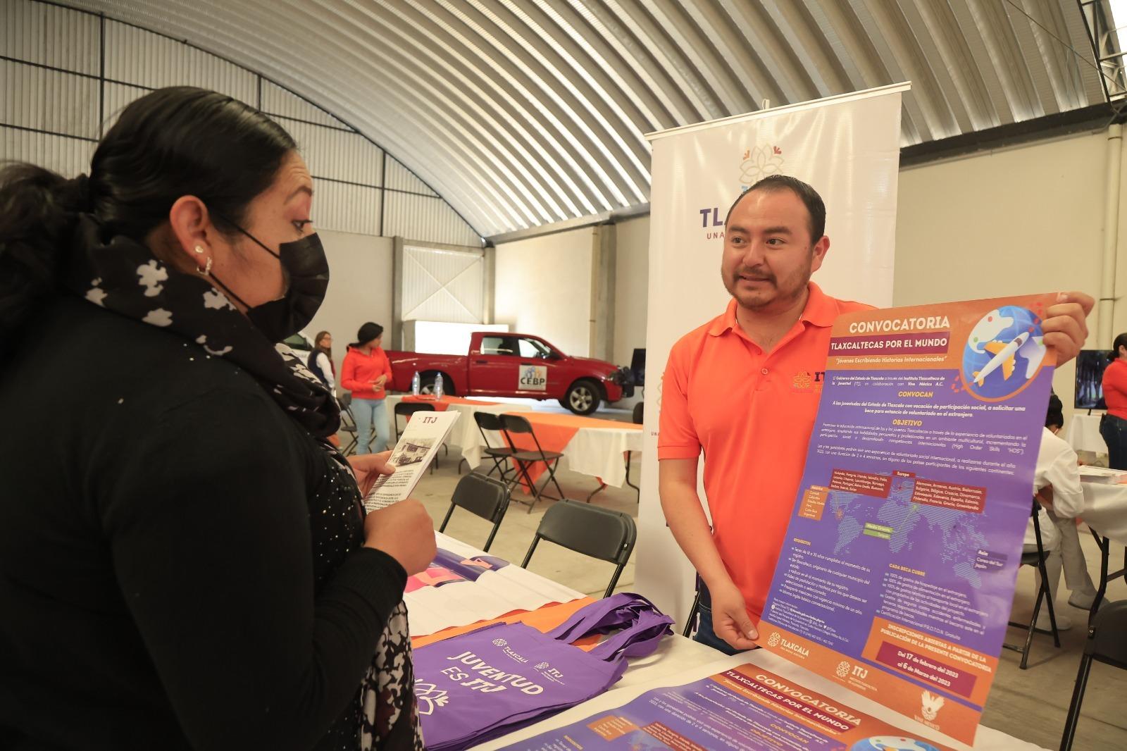 Avanzan las jornadas de información y servicios para atender la AVGM en Tlaltelulco