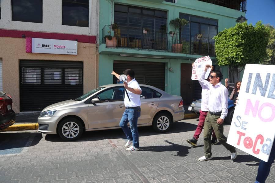 Marchan para defender al INE en Tlaxcala 
