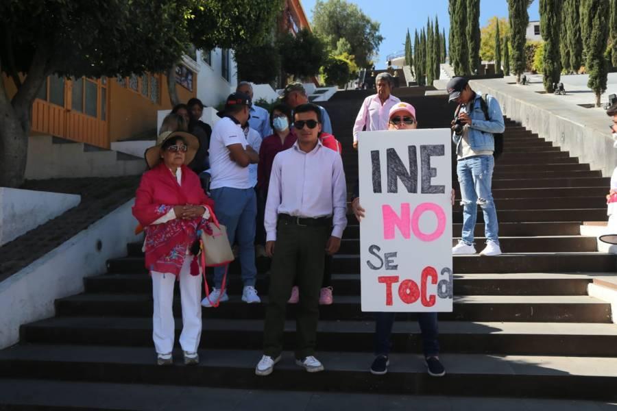 Marchan para defender al INE en Tlaxcala 