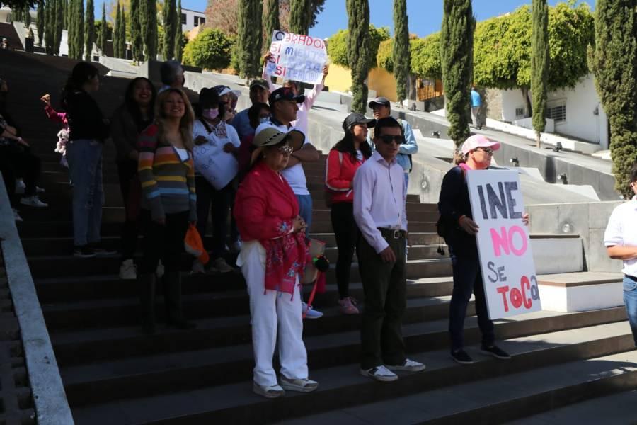Marchan para defender al INE en Tlaxcala 