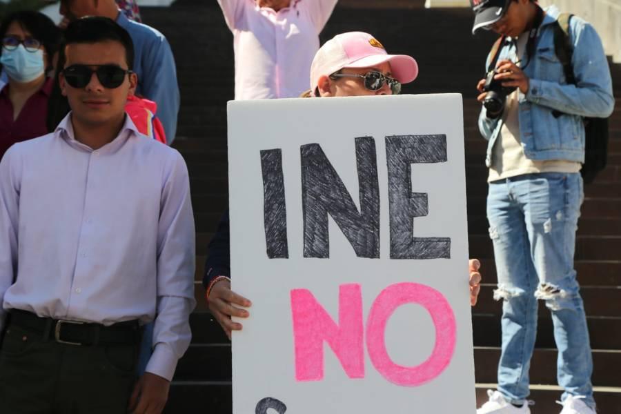 Marchan para defender al INE en Tlaxcala 