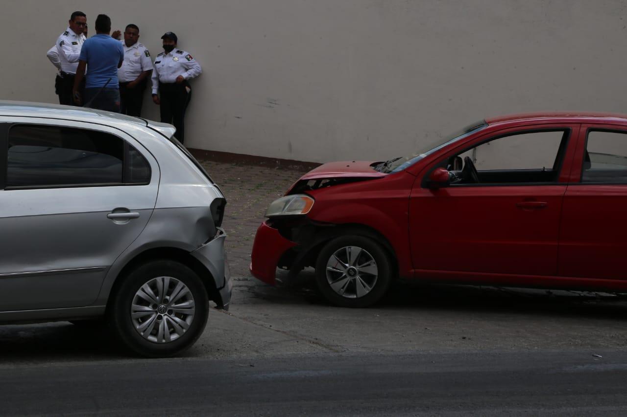 Chocan tres vehículos en la capital 