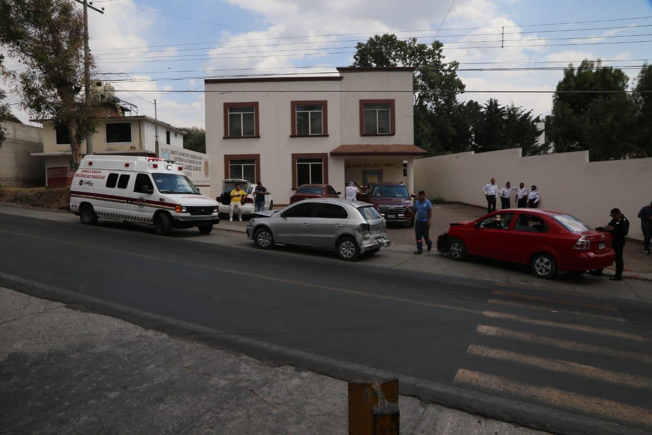 Chocan tres vehículos en la capital 