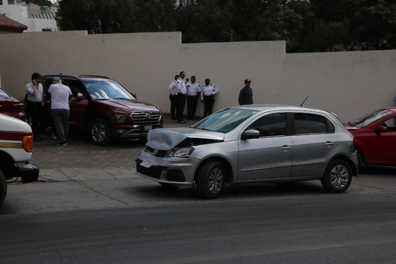 Chocan tres vehículos en la capital 