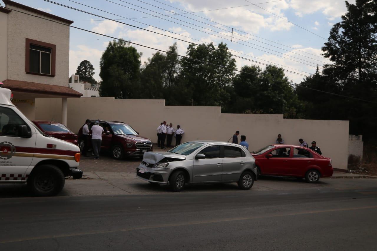 Chocan tres vehículos en la capital 
