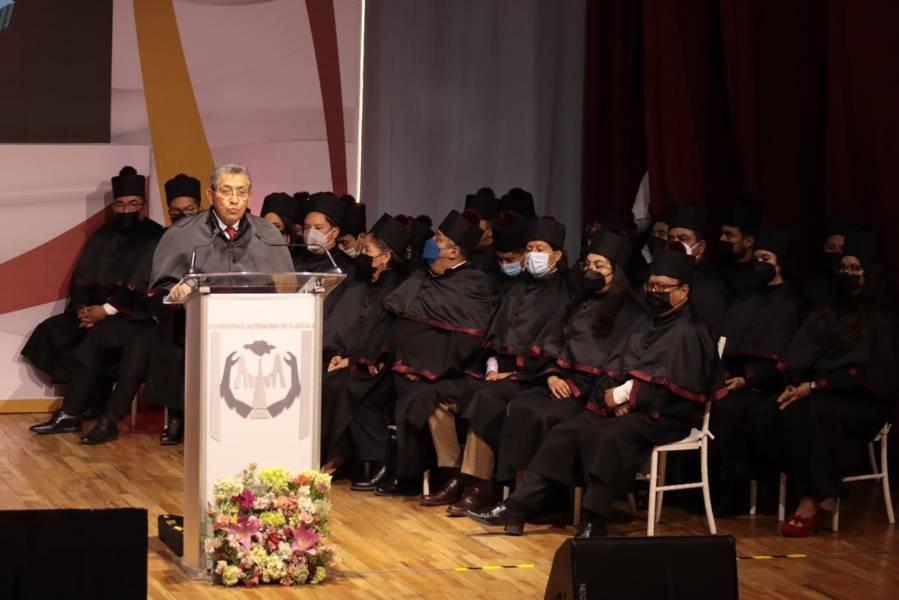 Rinde primer informe de actividades Serafín Ortí Ortíz, rector de la UATx
